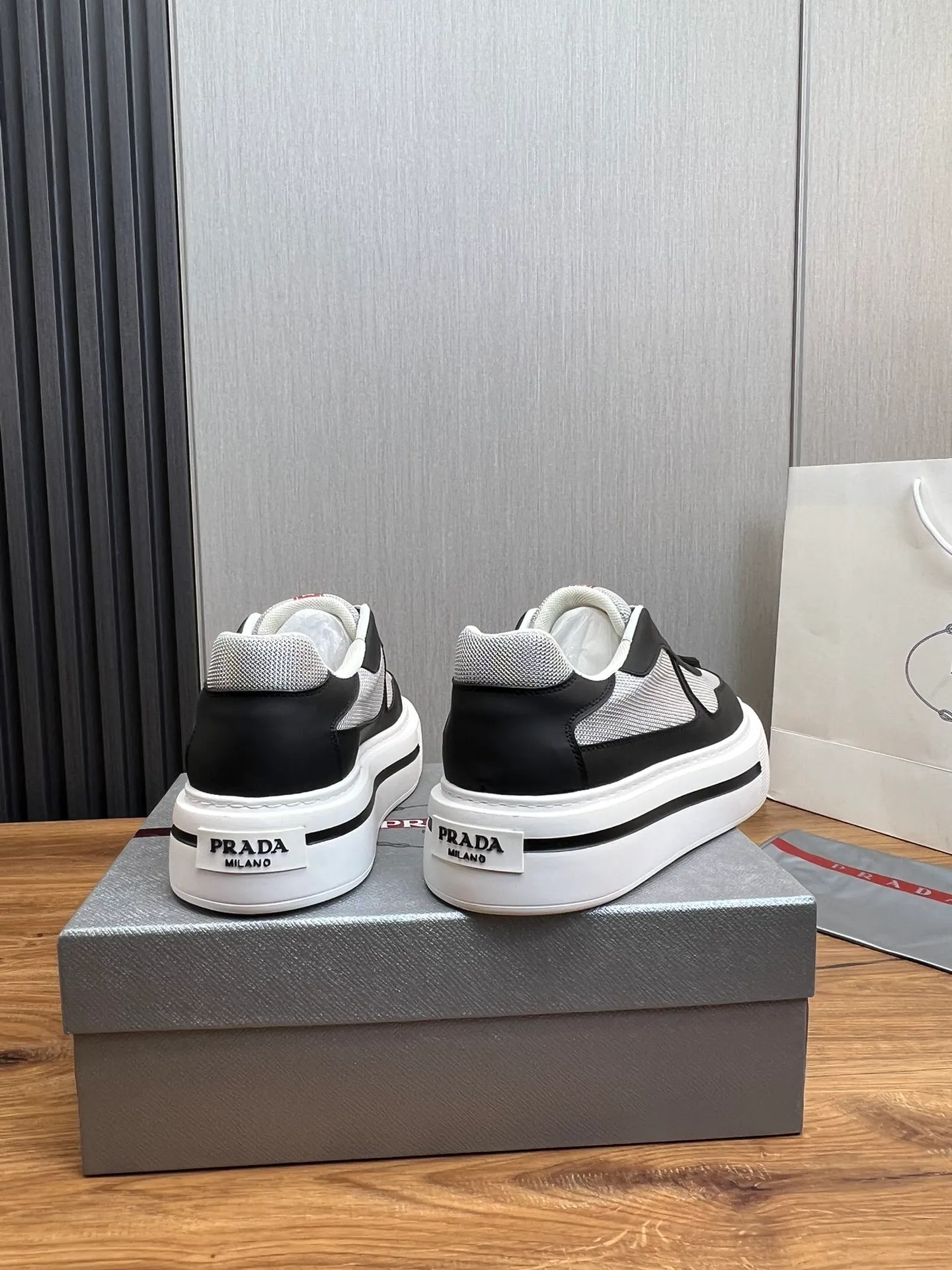 Men's shoes 💰580💰 [PRADA] Men's shoes are popular in the counter, official website is synchronized, 1 high-quality shipment ✔️Original fly-woven cowhide + cowhide lining, 1🆚1 replica, original sole, 38-45 (45 customized, non-refundable)
